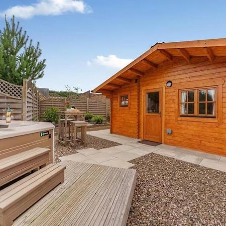Lochinvar - Clydesdale Log Cabin With Hot Tub Эйрдри Экстерьер фото