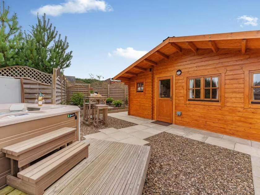 Lochinvar - Clydesdale Log Cabin With Hot Tub Эйрдри Экстерьер фото