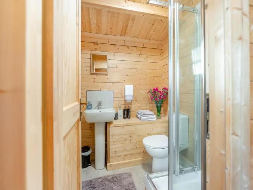 Lochinvar - Clydesdale Log Cabin With Hot Tub Эйрдри Экстерьер фото